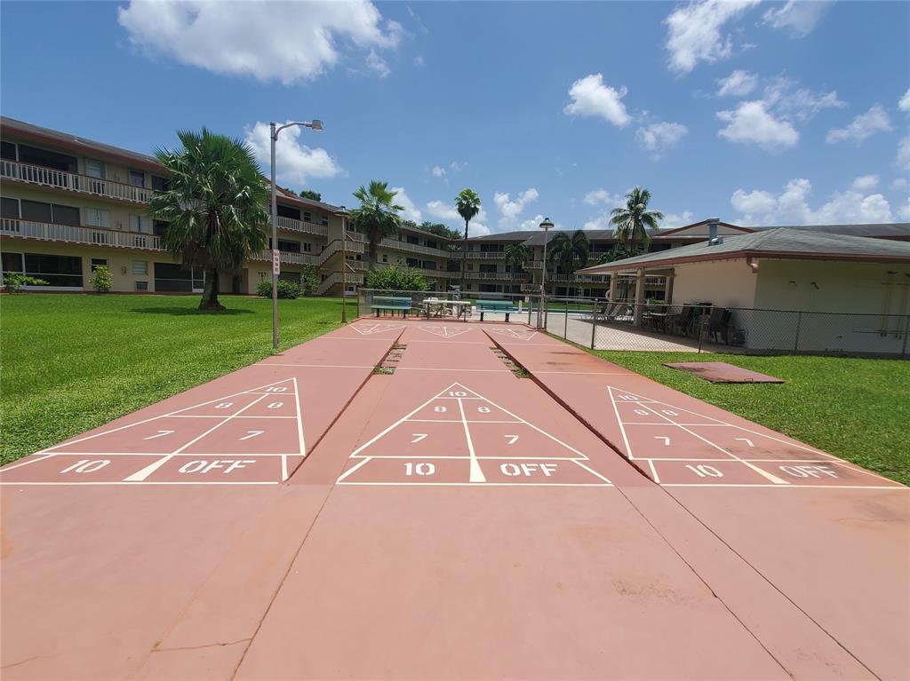 5300 Washington Street, Unit 114C Hollywood, FL 33021 - Photo 19 of 25 a view of a basketball court