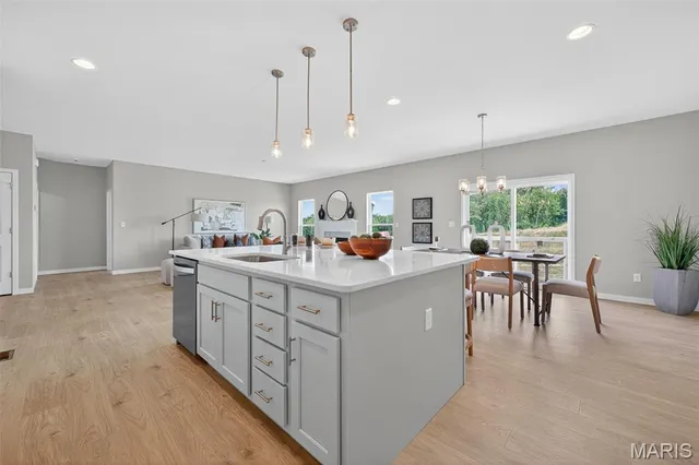 $580,784 | 207 Kreder Lane, St. Charles, MO 63304