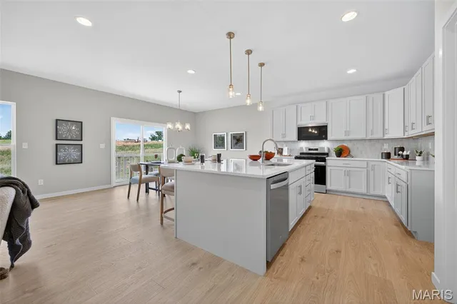 $580,784 | 207 Kreder Lane, St. Charles, MO 63304