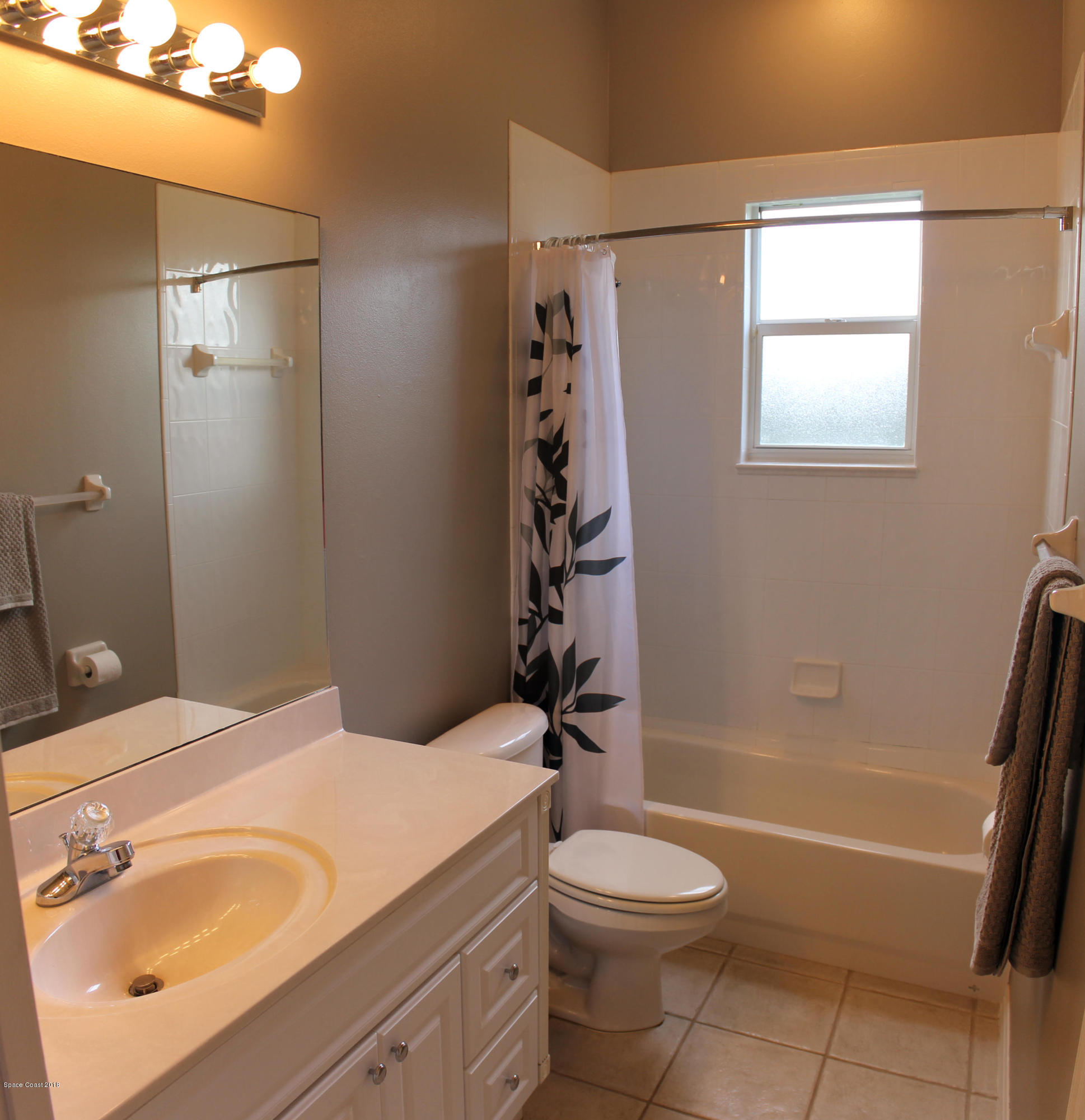 165 East Hall Road Merritt Island, FL 32953 - Photo 22 of 31 Guest Bath