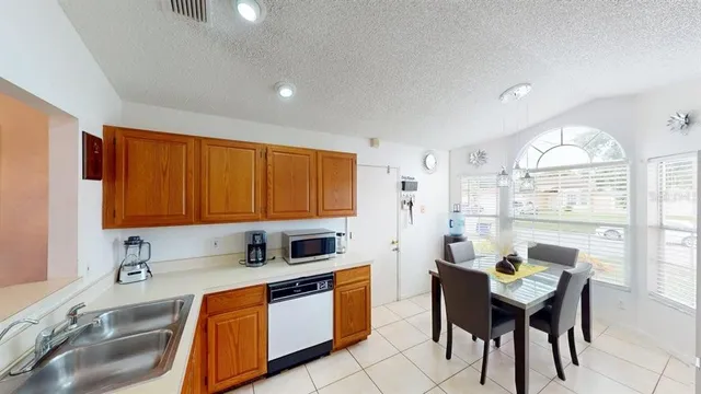 $339,000 | 2013 Greystone Trail, Orlando, FL 32818