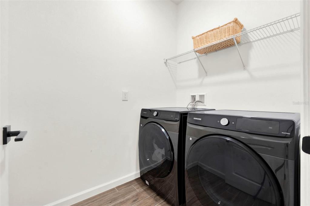 533 Avila Place Howey-in-the-Hills, FL 34737 - Photo 28 of 42 a utility room with dryer and washer