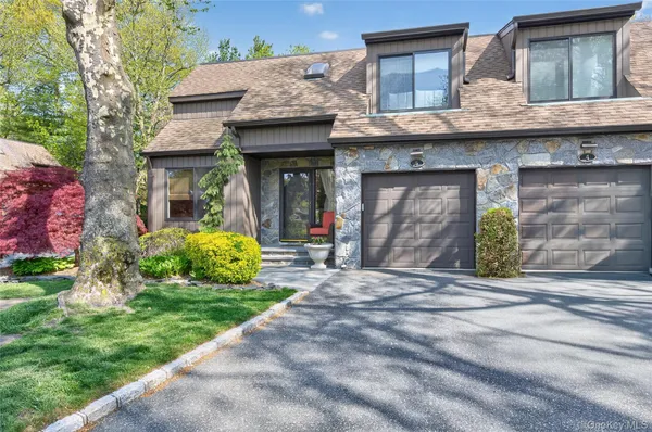 $1,699,000 | 5 Pony Circle, Unit 5, Roslyn Heights, NY 11577