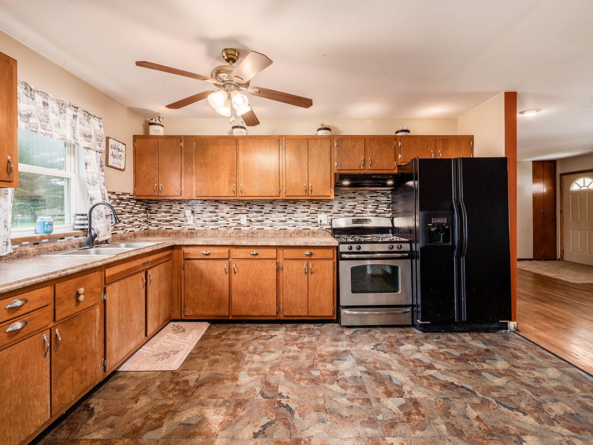 150 County Line Road Hopewell, OH 43746 - Photo 9 of 39 Kitchen