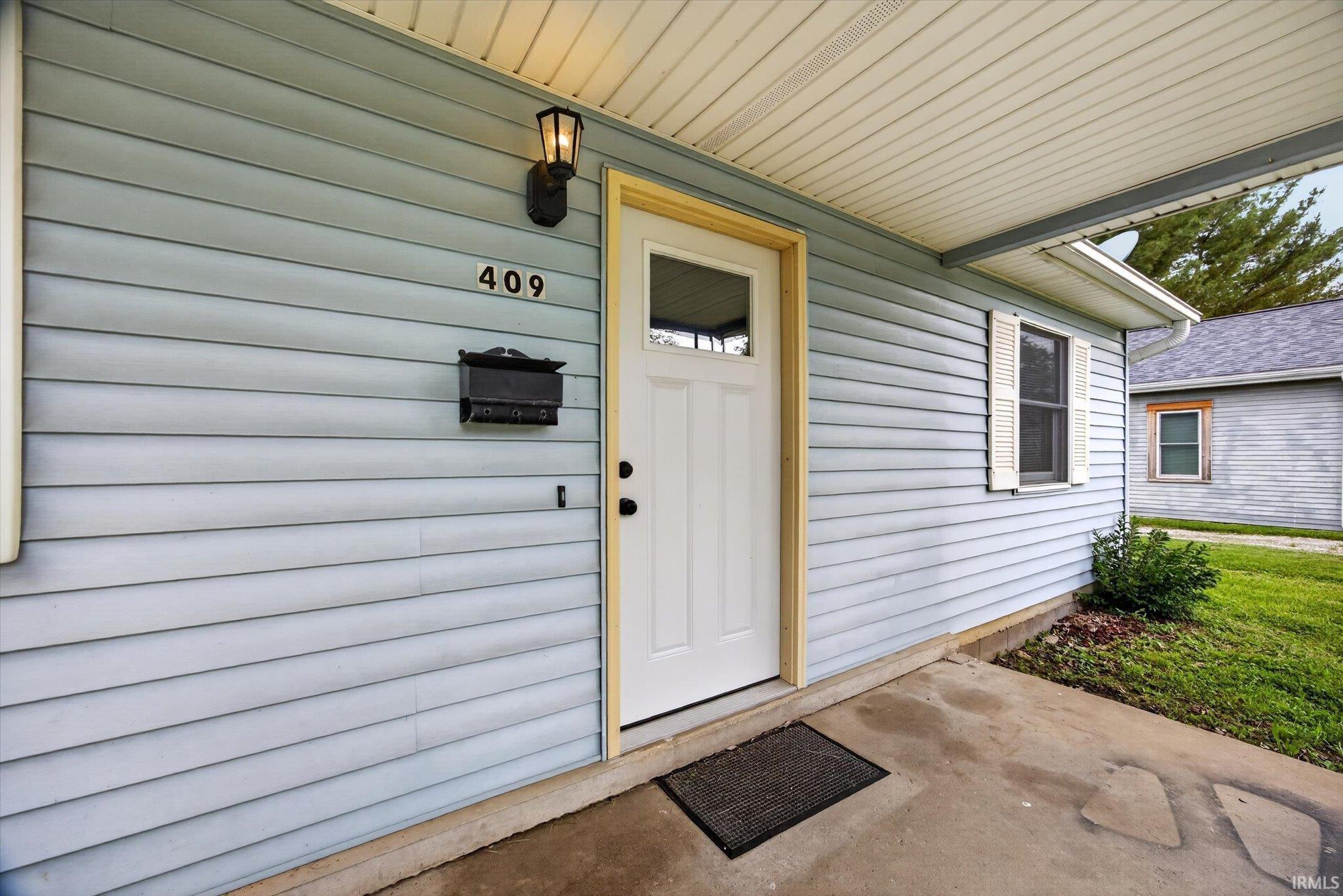409 R Street Bedford, IN 47421 - Photo 7 of 36