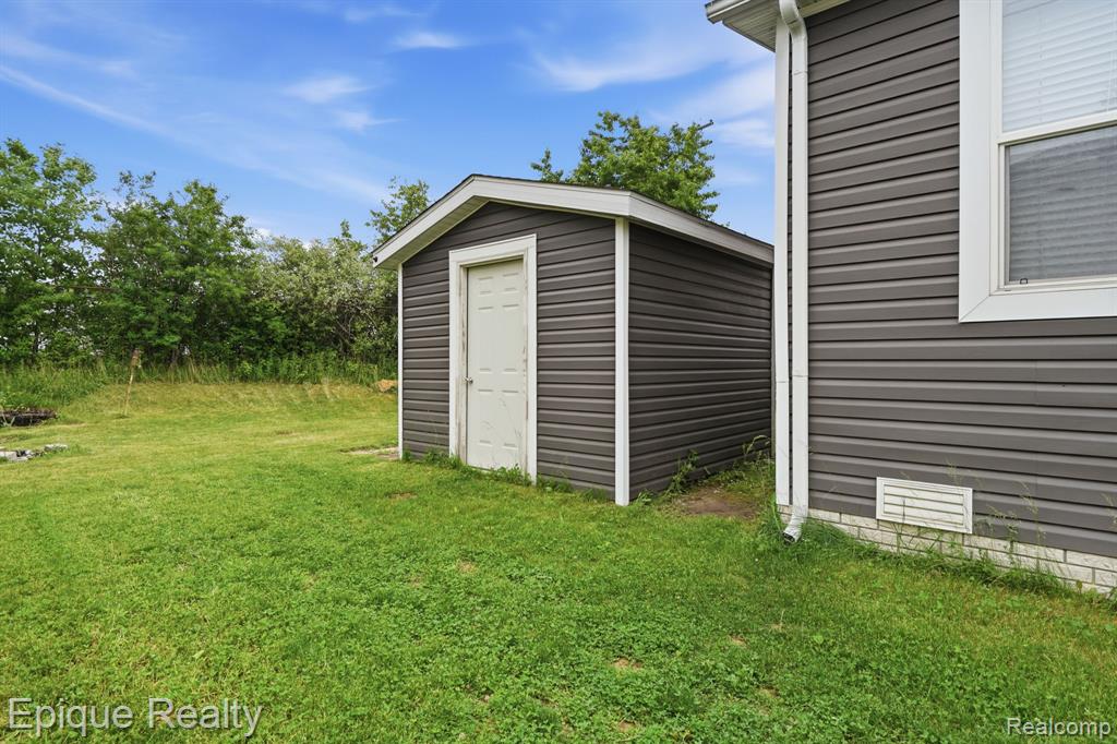 17107 Detroiter Avenue Davisburg, MI 48350 - Photo 5 of 25