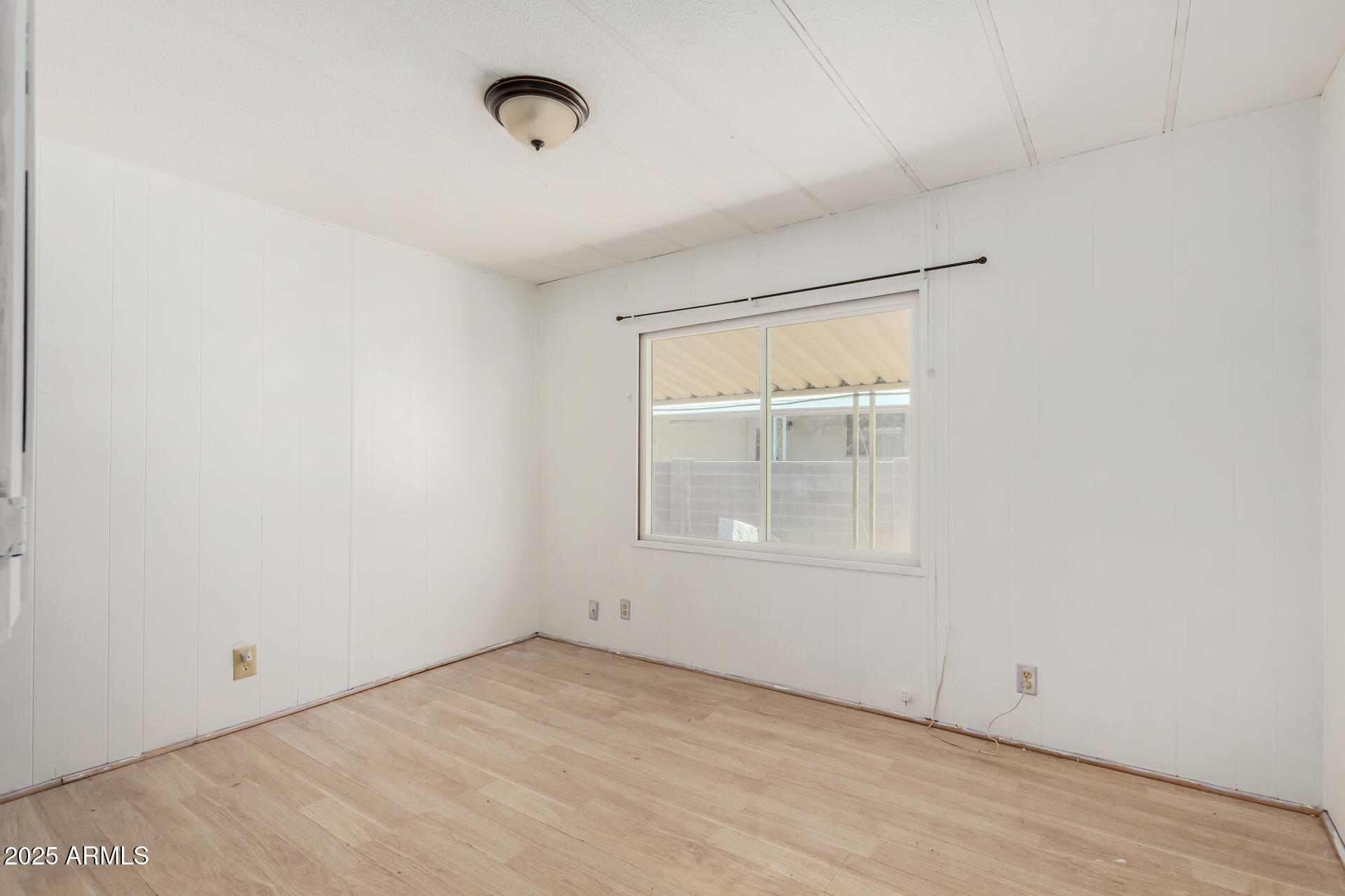 11252 East Boise Street Apache Junction, AZ 85120 - Photo 20 of 34 an empty room with a window