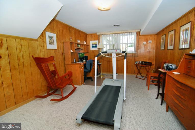 7417 Bath Street Springfield, VA 22150 - Photo 1 of 30 Family Room