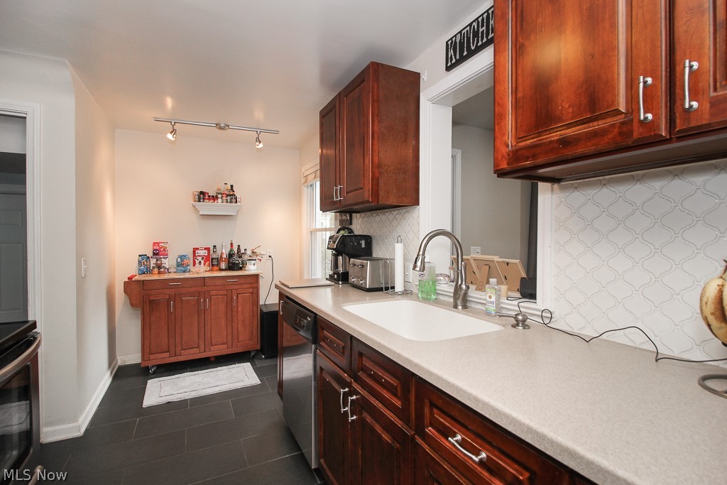 5156 Edenhurst Road Cleveland, OH 44124 - Photo 6 of 26
