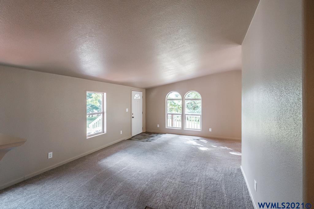 32304 Hidden Valley Road Lebanon, OR 97355 - Photo 6 of 37