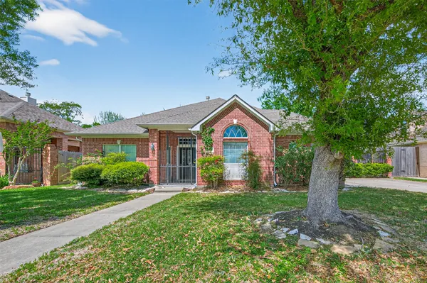 $2,500 | 5905 Sawyer Drive, Pearland, TX 77581