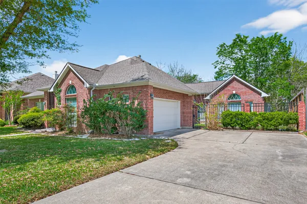 $2,500 | 5905 Sawyer Drive, Pearland, TX 77581