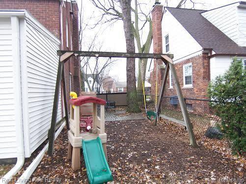 3530 Wakefield Road Berkley, MI 48072 - Photo 5 of 42 patio.jpg