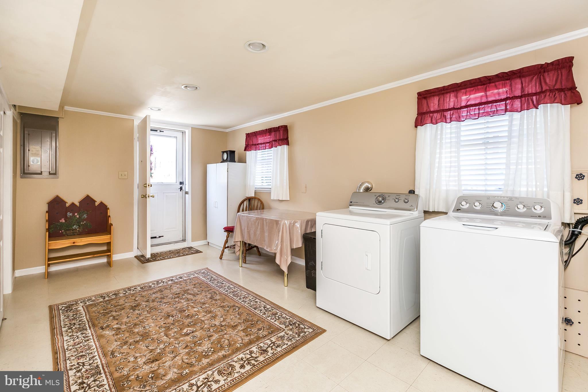 1207 Roxboro Road Baltimore, MD 21237 - Photo 26 of 30 a workspace with furniture and a rug