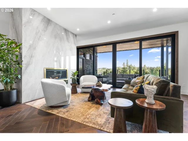 $2,299,999 | 21 D Avenue, Unit 3, Lake Oswego, OR 97034