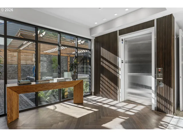 $2,299,999 | 21 D Avenue, Unit 3, Lake Oswego, OR 97034