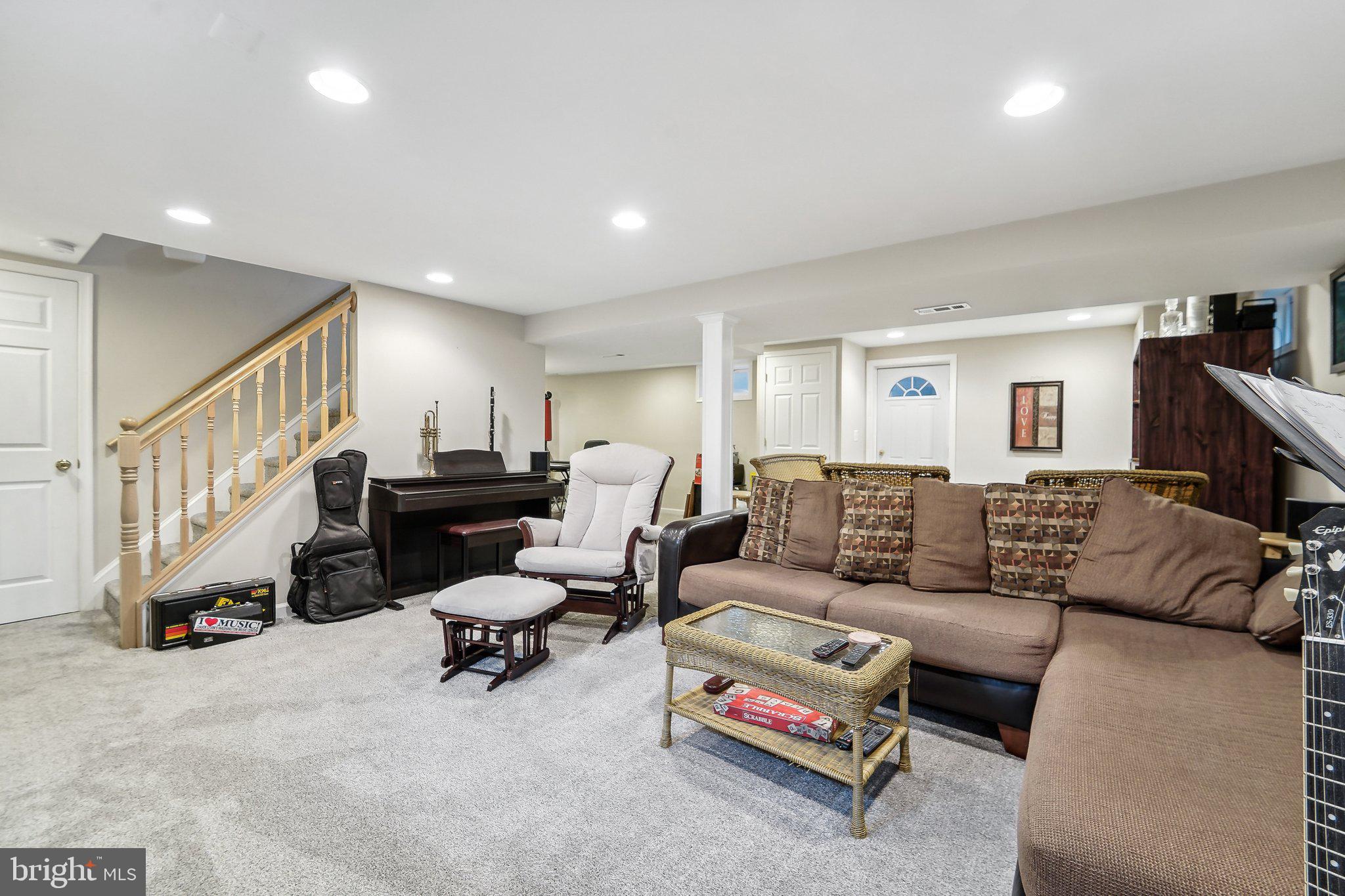 15516 Tierra Drive Silver Spring, MD 20906 - Photo 35 of 62 a living room with furniture
