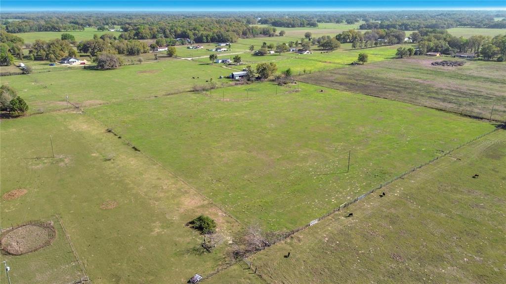 855 Northeast 107th Road Oxford, FL 34484 - Photo 6 of 59