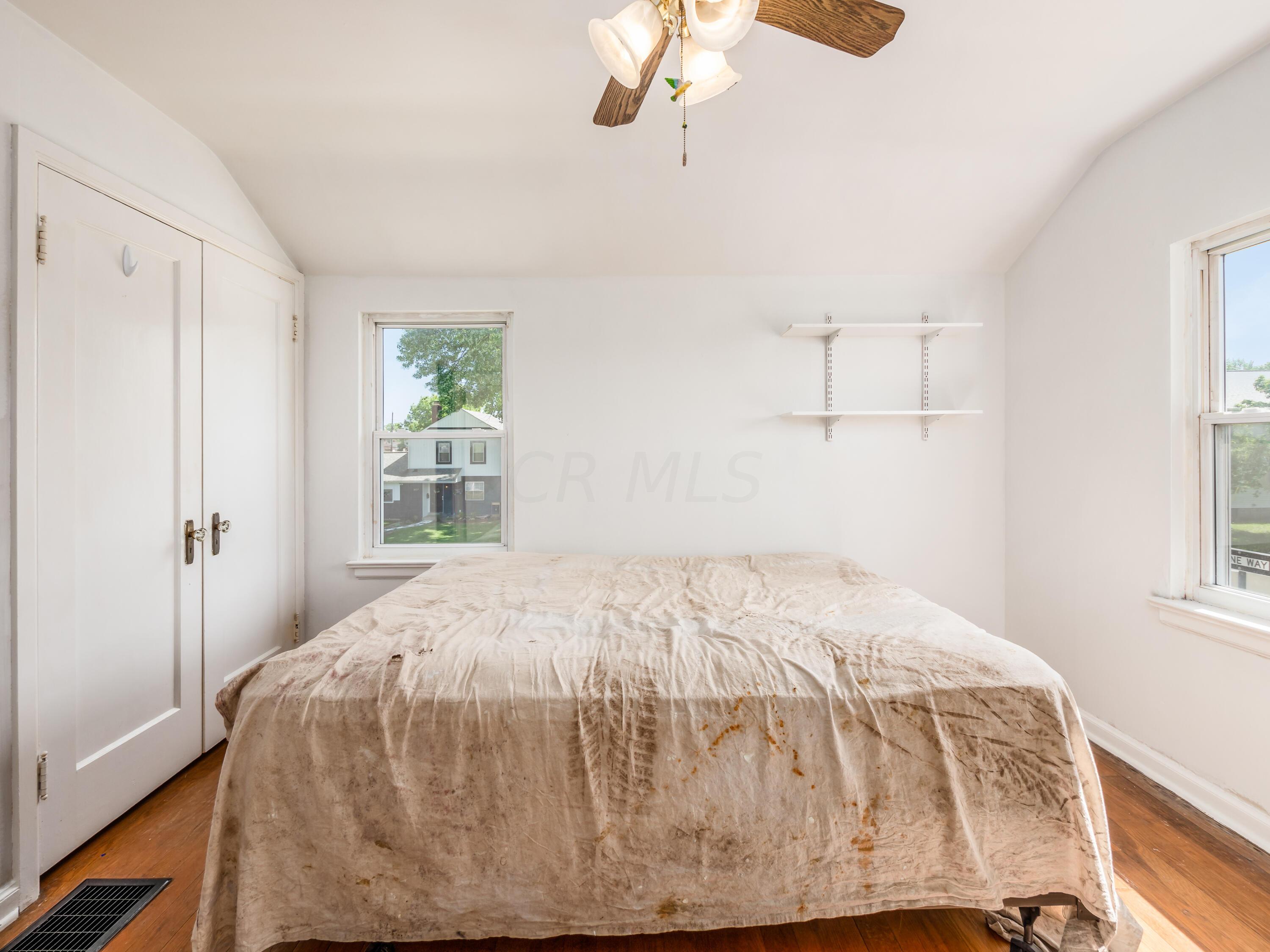 3032 Wicklow Road Columbus, OH 43204 - Photo 23 of 34 CEILING FAN; ORIGINAL HARDWOOD FLOORS
