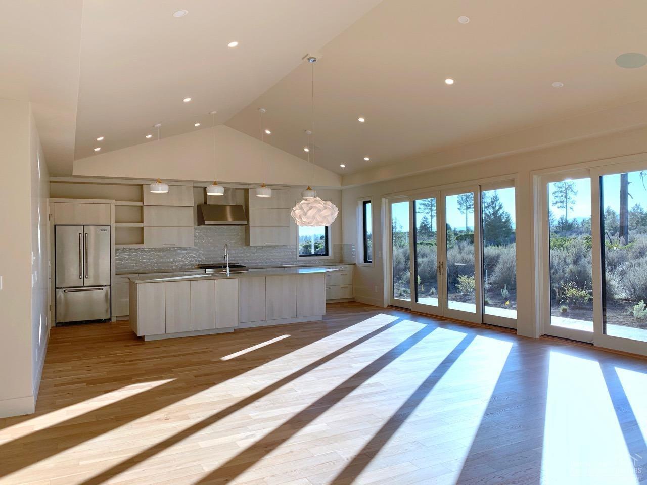 19129 Gateway Loop Bend, OR 97702 - Photo 4 of 22 Photo of similar home