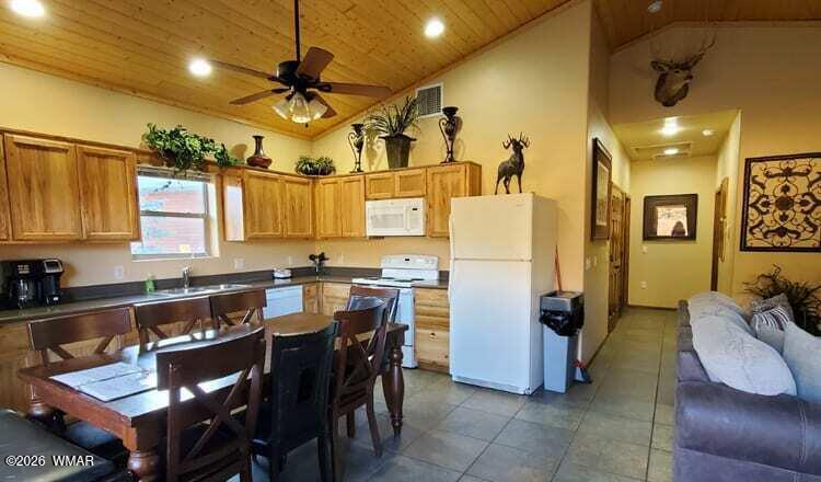 284 Main Street Eagar, AZ 85925 - Photo 3 of 11 284 DINING
