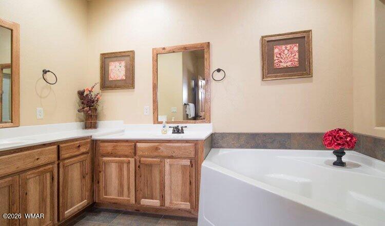 284 Main Street Eagar, AZ 85925 - Photo 8 of 11 284 MASTER BATH 1