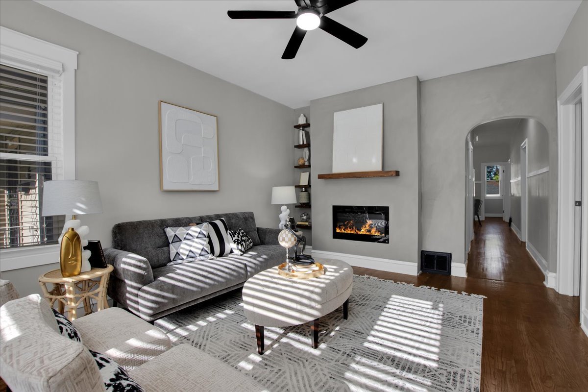 9824 South Escanaba Avenue Chicago, IL 60617 - Photo 7 of 30