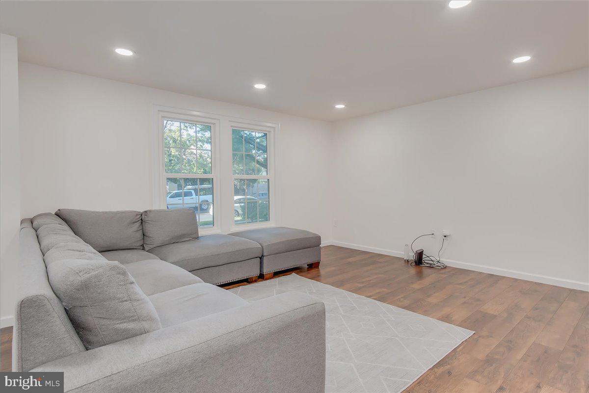 1201 Schaffer Drive Frederick, MD 21702 - Photo 12 of 46 Living Room
