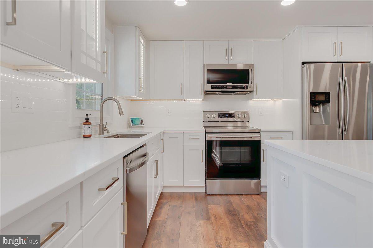 1201 Schaffer Drive Frederick, MD 21702 - Photo 18 of 46 High end cabinets, stainless appliances