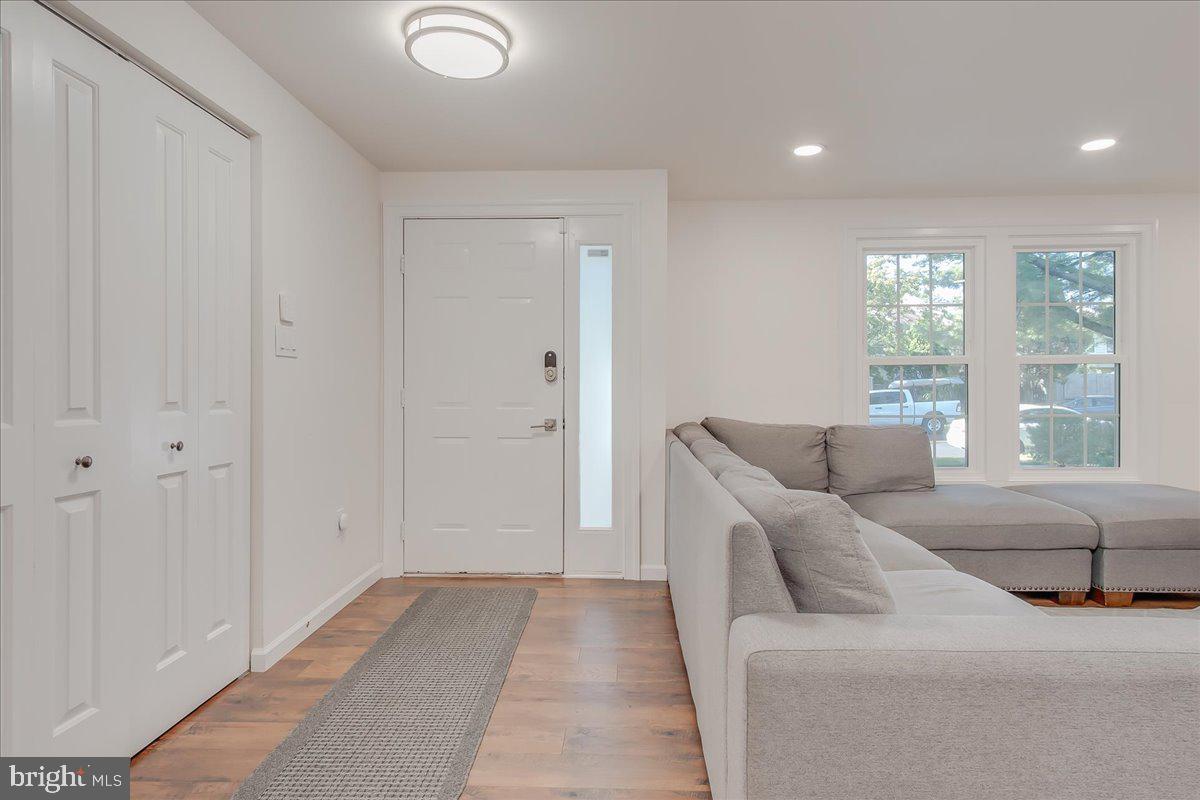 1201 Schaffer Drive Frederick, MD 21702 - Photo 10 of 46 Foyer