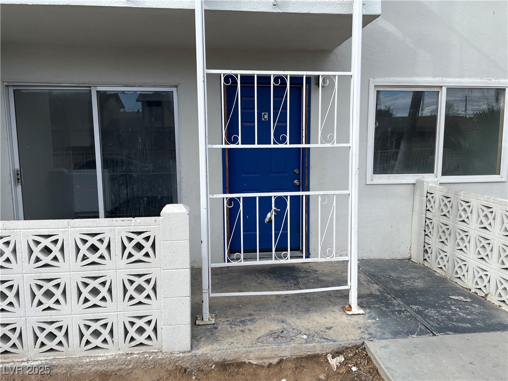 537 Calcaterra Circle, Unit C Las Vegas, NV 89119 - Photo 2 of 20