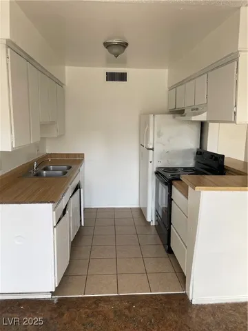 $850 | 537 Calcaterra Circle, Unit C, Las Vegas, NV 89119