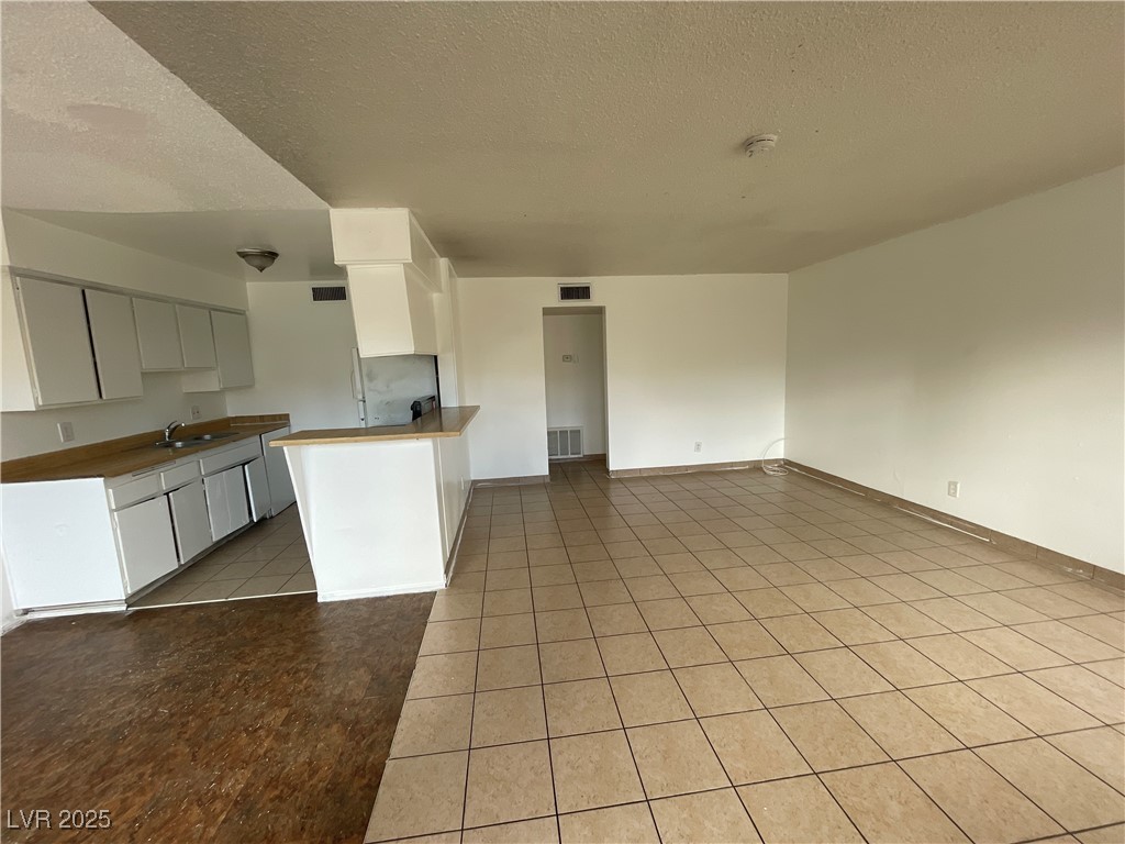 537 Calcaterra Circle, Unit C Las Vegas, NV 89119 - Photo 10 of 20