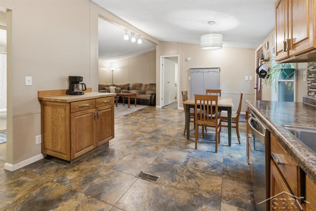 203 West Sampson Road Sanford, MI 48657 - Photo 8 of 29