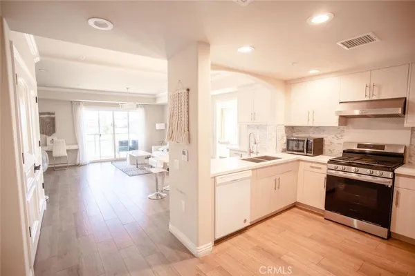 $475,000 | 1598 Long Beach, Unit 201, Long Beach, CA 90813
