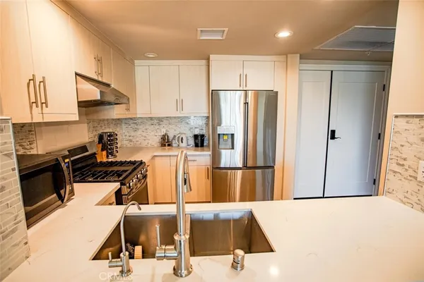 $475,000 | 1598 Long Beach, Unit 201, Long Beach, CA 90813