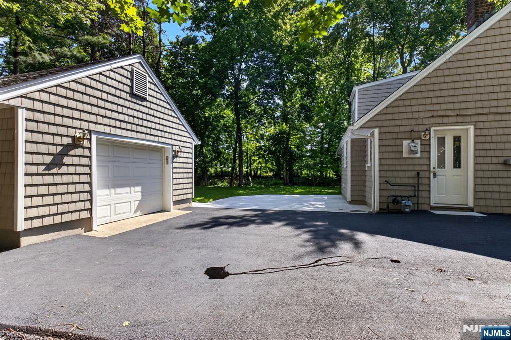 27 Ferndale Road Wayne, NJ 07470 - Photo 10 of 12 Gallery Image 10
