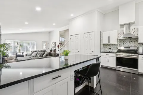 $429,900 | 122 West Helen Road, Palatine, IL 60067