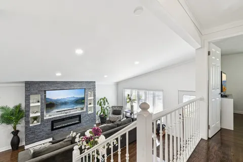 $429,900 | 122 West Helen Road, Palatine, IL 60067