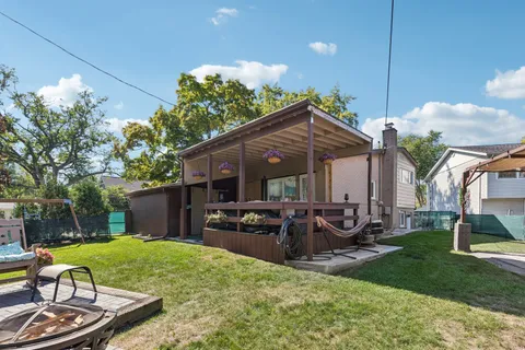 $429,900 | 122 West Helen Road, Palatine, IL 60067