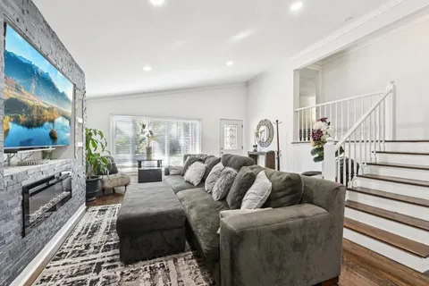 $429,900 | 122 West Helen Road, Palatine, IL 60067