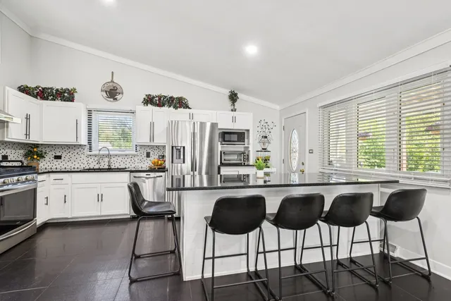 $429,900 | 122 West Helen Road, Palatine, IL 60067