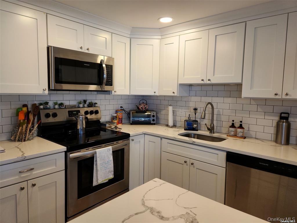 134 Ralph Avenue Babylon, NY 11702 - Photo 4 of 18