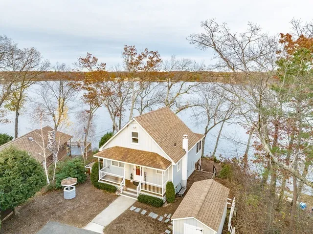 a view of a houses with sky view