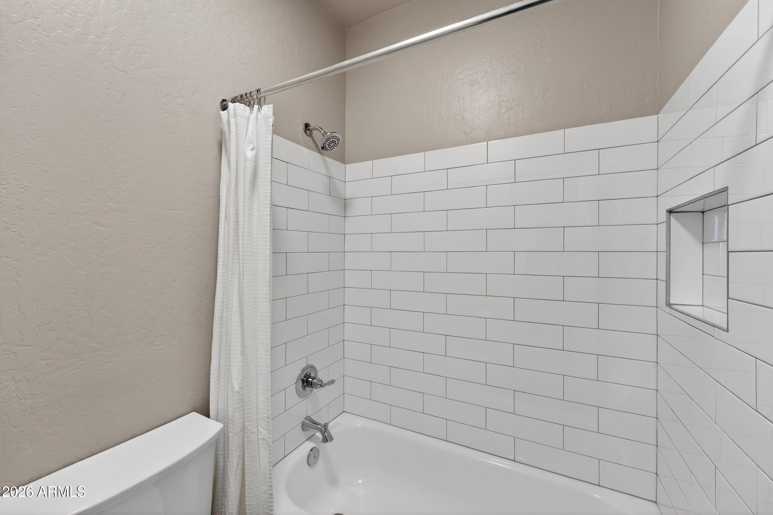 625 West Merrill Avenue Gilbert, AZ 85233 - Photo 27 of 48 a bathroom with a bathtub and shower