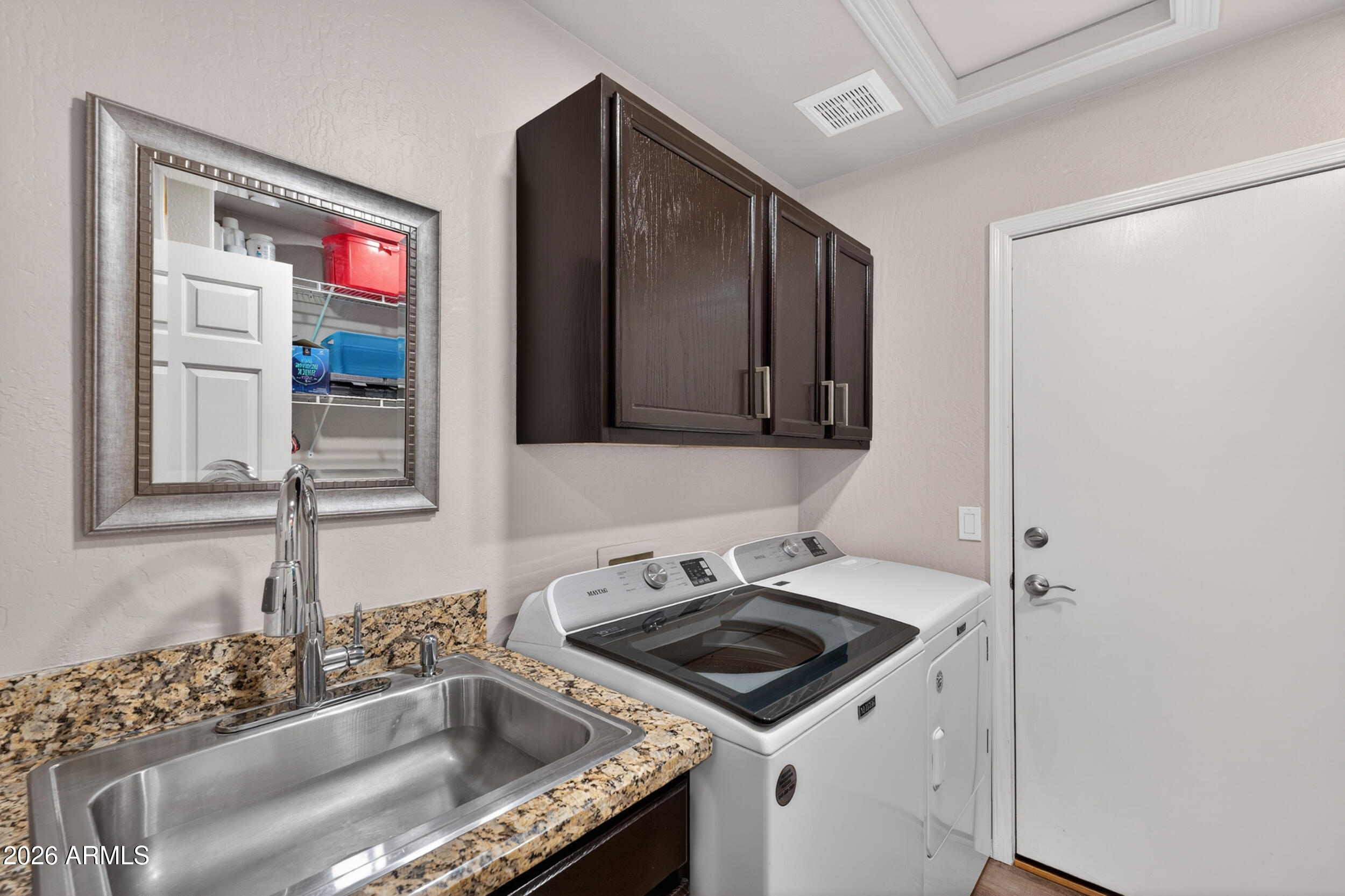 625 West Merrill Avenue Gilbert, AZ 85233 - Photo 32 of 48 a kitchen that has a sink and a stove
