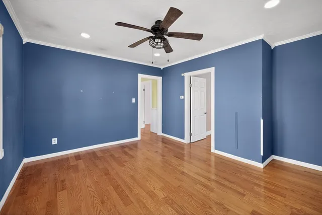 a view of room with ceiling fan