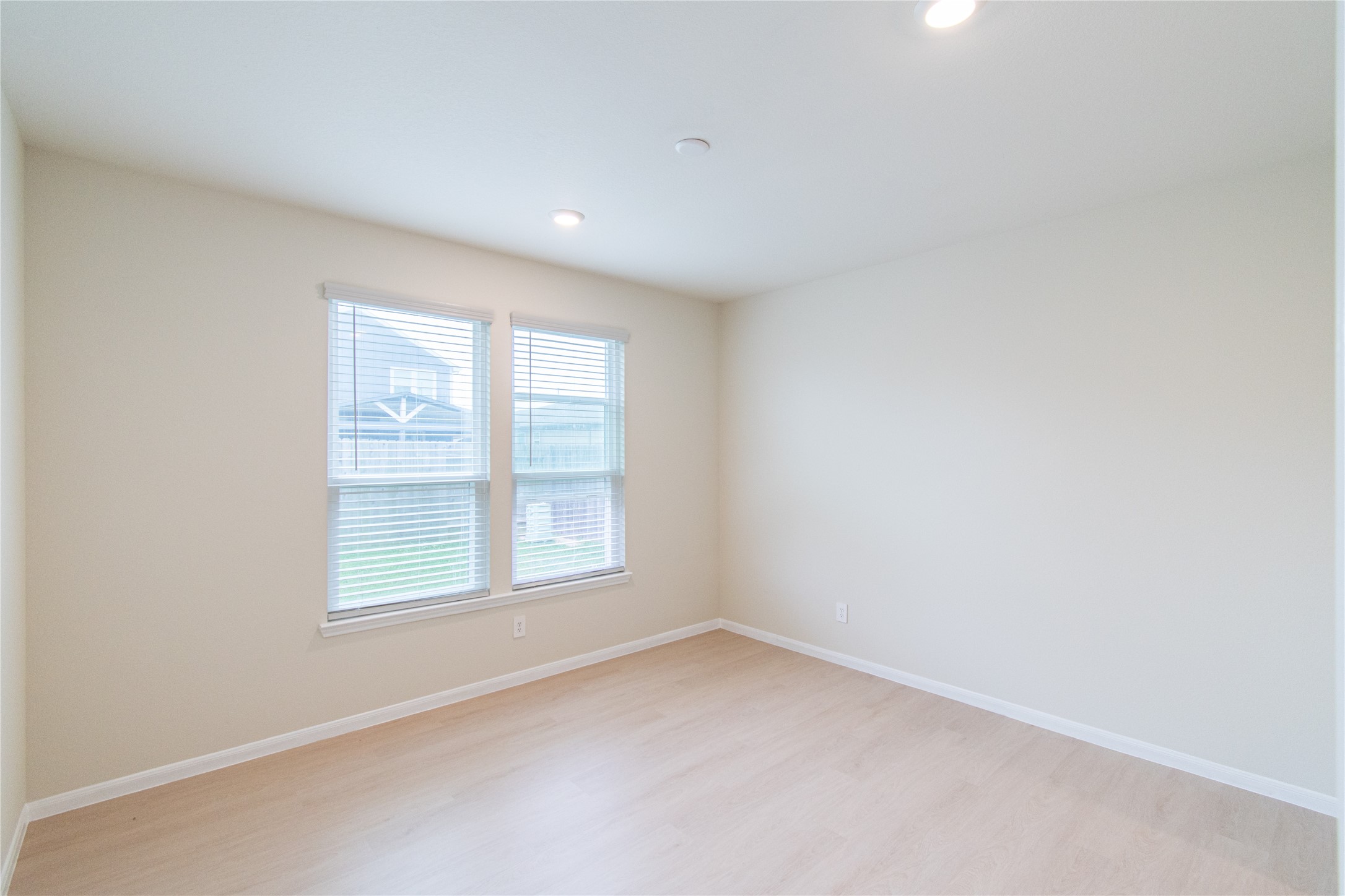 6938 Hobby Wind Ridge Drive Houston, TX 77075 - Photo 17 of 30 an empty room with a window
