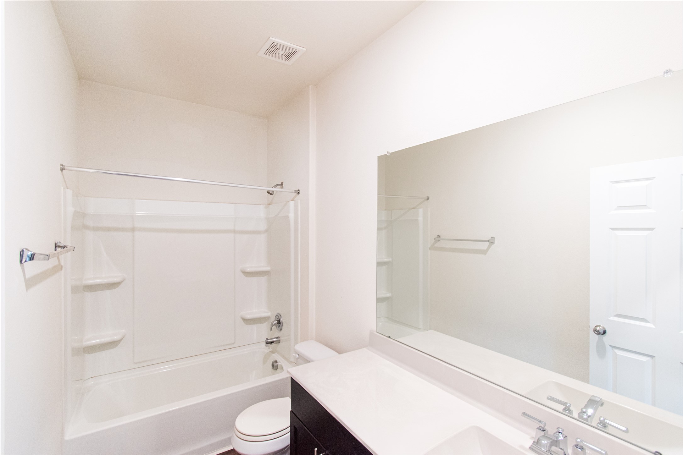 6938 Hobby Wind Ridge Drive Houston, TX 77075 - Photo 25 of 30 a bathroom with a bathtub and a shower