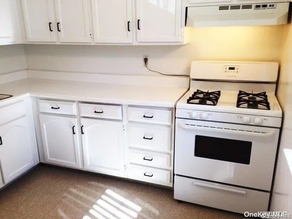 $2,500 | 2 Anchorage Lane, Unit 4B, Oyster Bay, NY 11771
